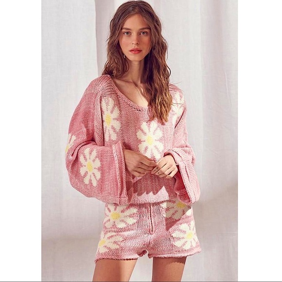 NWT! In Bloom Daisy Print Sweater - Picture 7 of 13